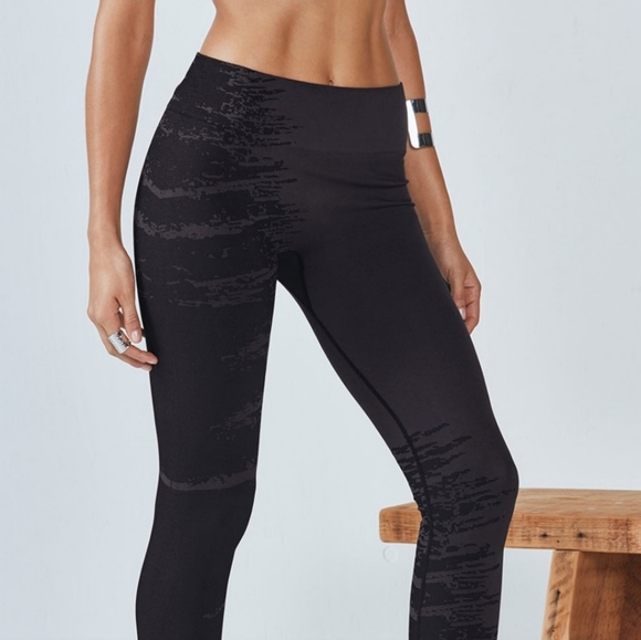 Fabletics Tessa Brushstroke Jacquard Leggings Black/Gray Size M - Picture 9 of 11